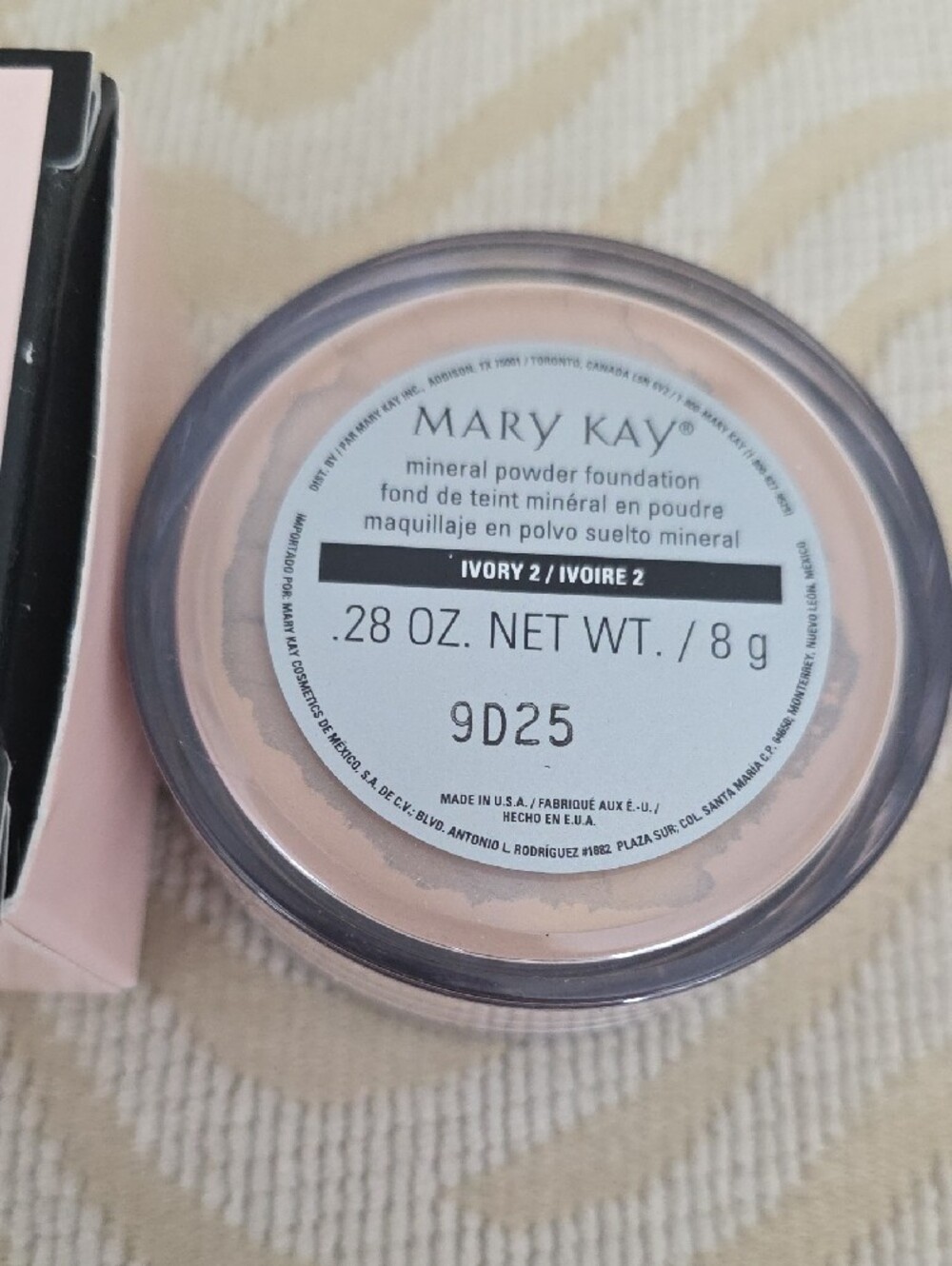 Mary Kay Mineral Powder Foundation - Ivory 2 (Light Beige) - Picture 4 of 5